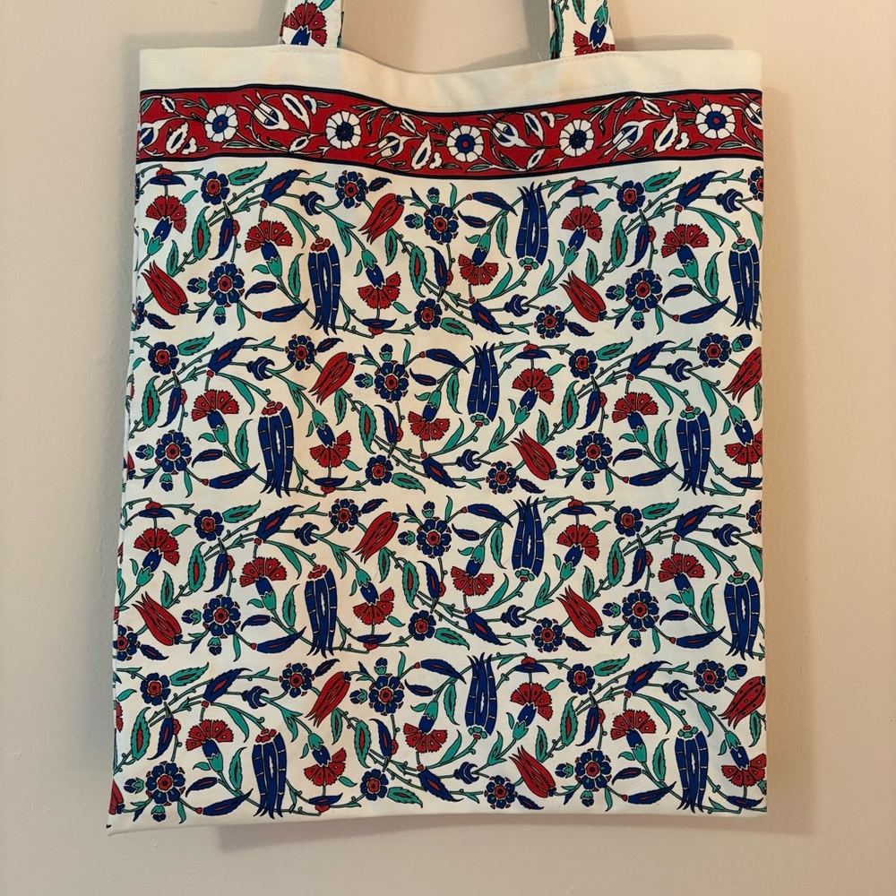 The British Museum Exclusive Floral Tote Bag - Picture 2 of 8